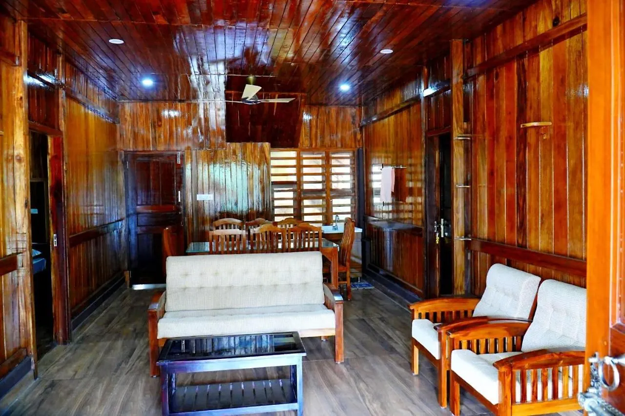 Jackroot Heritage Athirappilly Villa